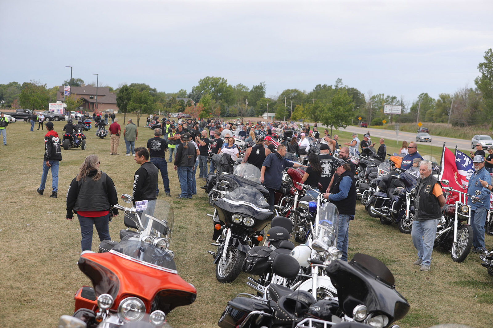 Bikers and boaters parade for President Trump